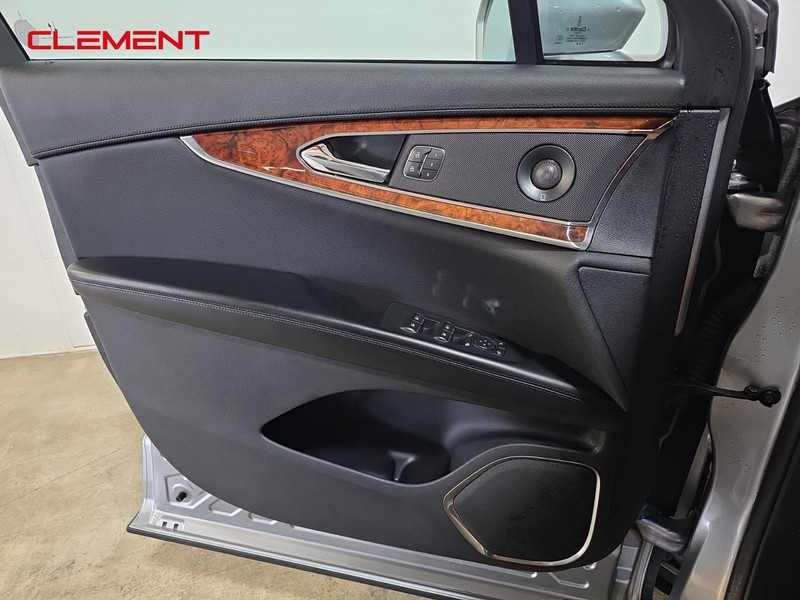 Lincoln Nautilus Vehicle Full-screen Gallery Image 28