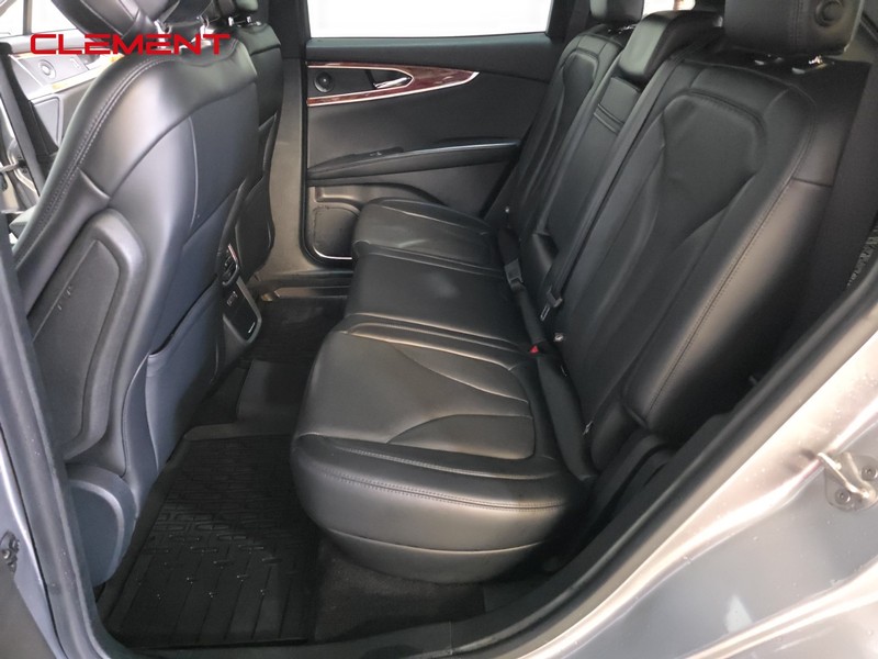 Lincoln Nautilus Vehicle Full-screen Gallery Image 32