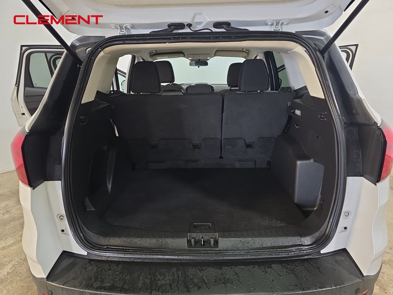 Ford Escape Vehicle Full-screen Gallery Image 9