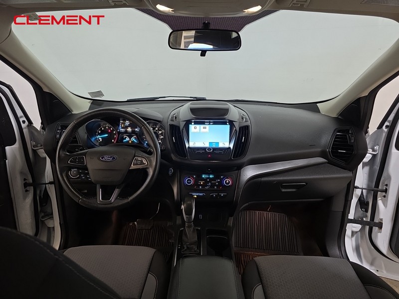 Ford Escape Vehicle Full-screen Gallery Image 10