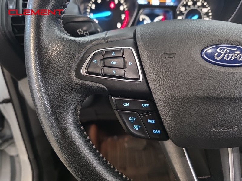 Ford Escape Vehicle Full-screen Gallery Image 13