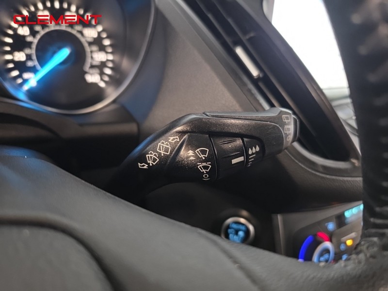 Ford Escape Vehicle Full-screen Gallery Image 15