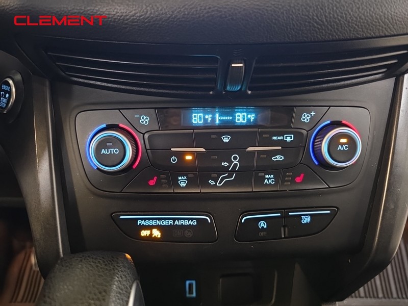 Ford Escape Vehicle Full-screen Gallery Image 21