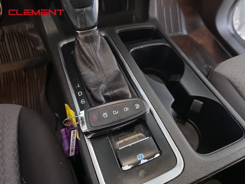 Ford Escape Vehicle Full-screen Gallery Image 22