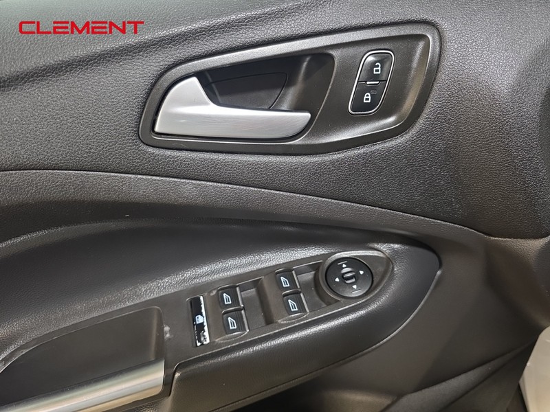 Ford Escape Vehicle Full-screen Gallery Image 23