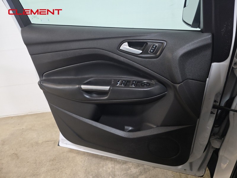 Ford Escape Vehicle Full-screen Gallery Image 24