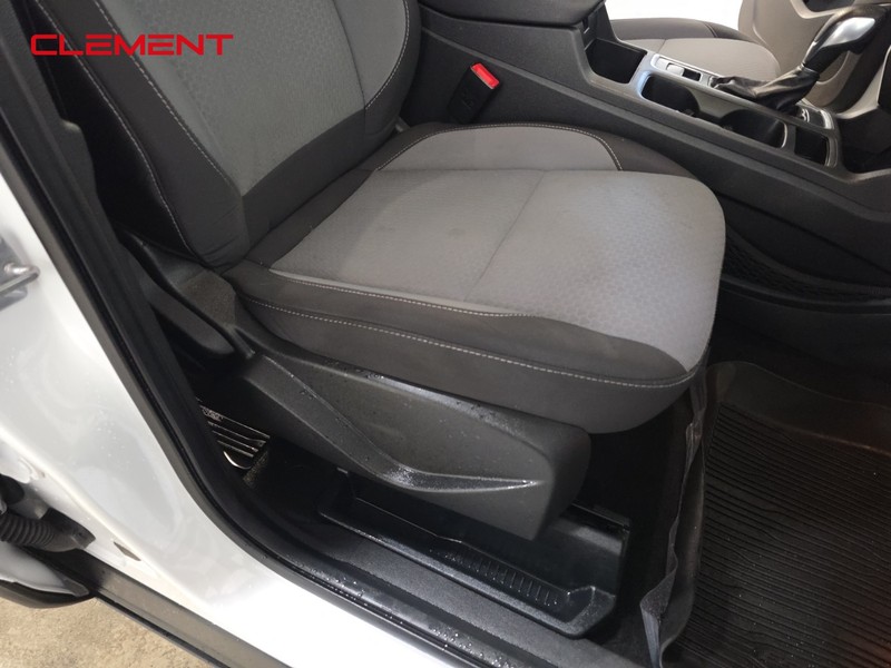 Ford Escape Vehicle Full-screen Gallery Image 30