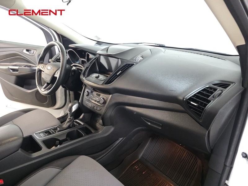 Ford Escape Vehicle Full-screen Gallery Image 31