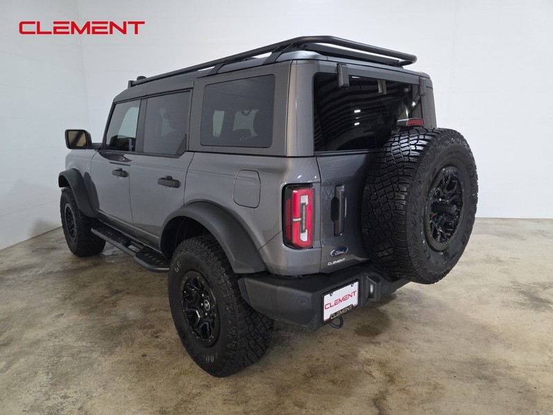 Ford Bronco Vehicle Full-screen Gallery Image 8