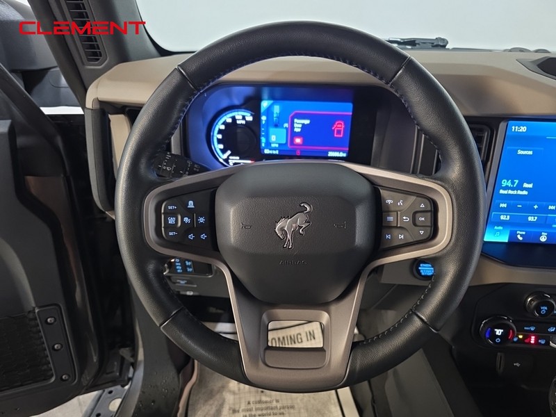 Ford Bronco Vehicle Full-screen Gallery Image 12