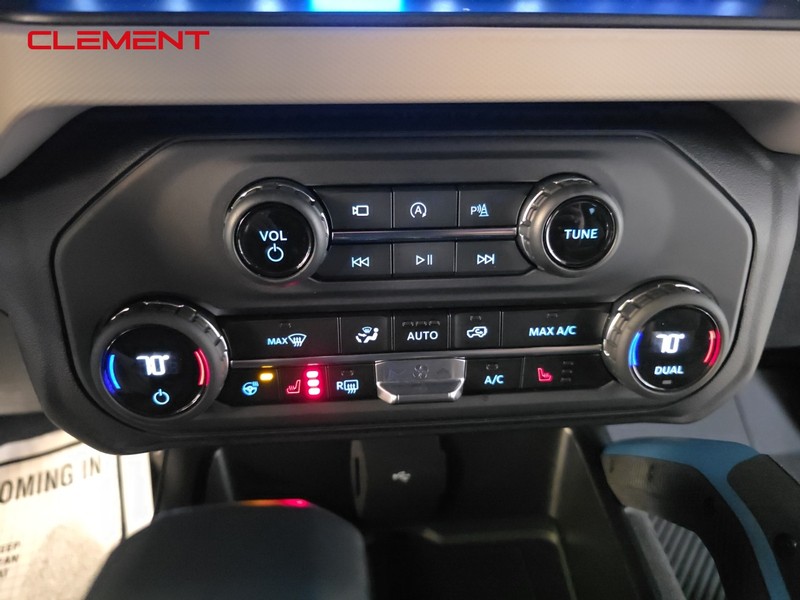 Ford Bronco Vehicle Full-screen Gallery Image 18