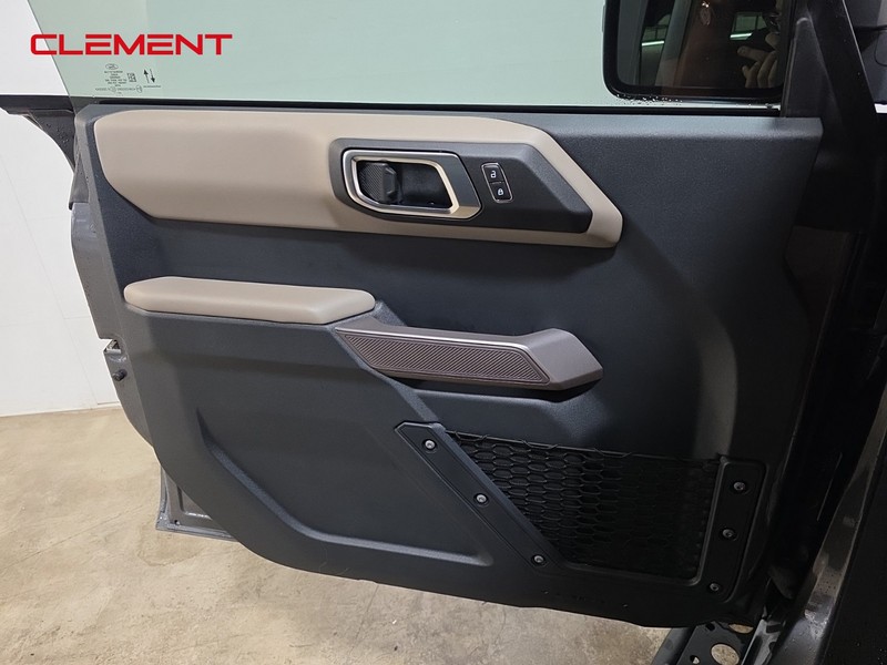 Ford Bronco Vehicle Full-screen Gallery Image 22