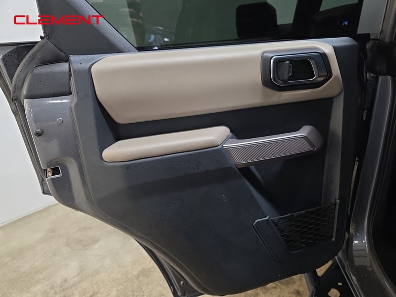 Ford Bronco Vehicle Full-screen Gallery Image 25