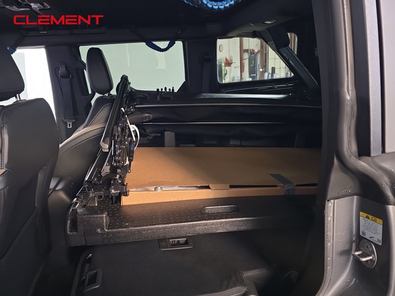 Ford Bronco Vehicle Full-screen Gallery Image 26