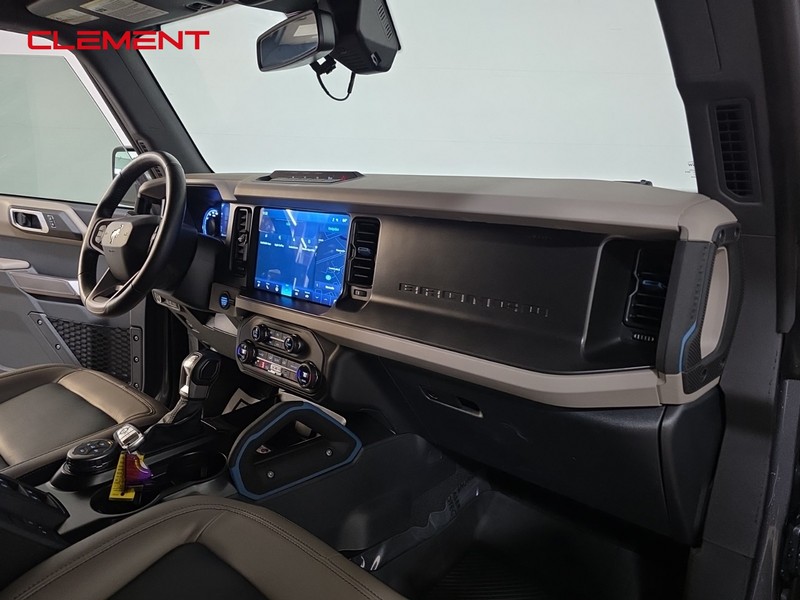 Ford Bronco Vehicle Full-screen Gallery Image 28