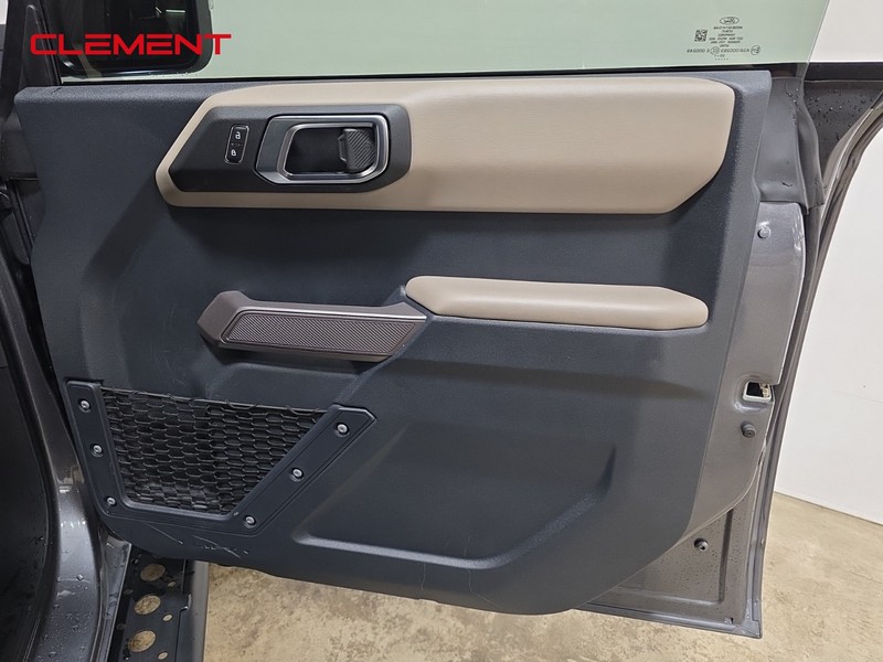 Ford Bronco Vehicle Full-screen Gallery Image 29