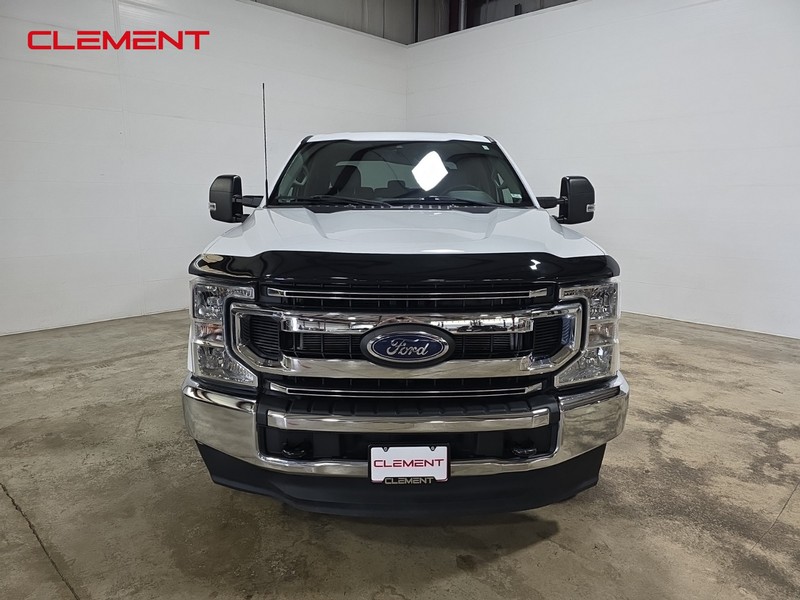 Ford Super Duty F-250 SRW Vehicle Full-screen Gallery Image 2