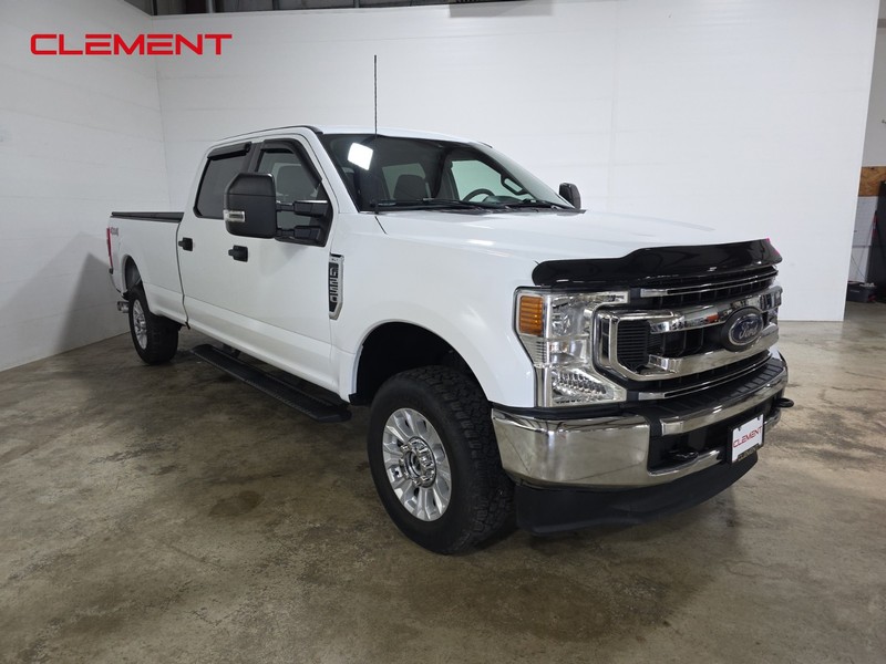 Ford Super Duty F-250 SRW Vehicle Full-screen Gallery Image 3