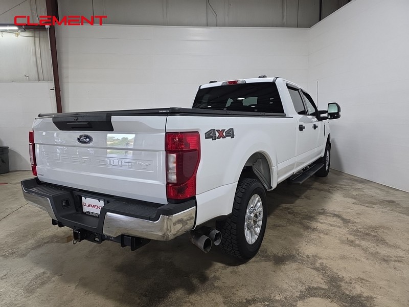 Ford Super Duty F-250 SRW Vehicle Full-screen Gallery Image 6