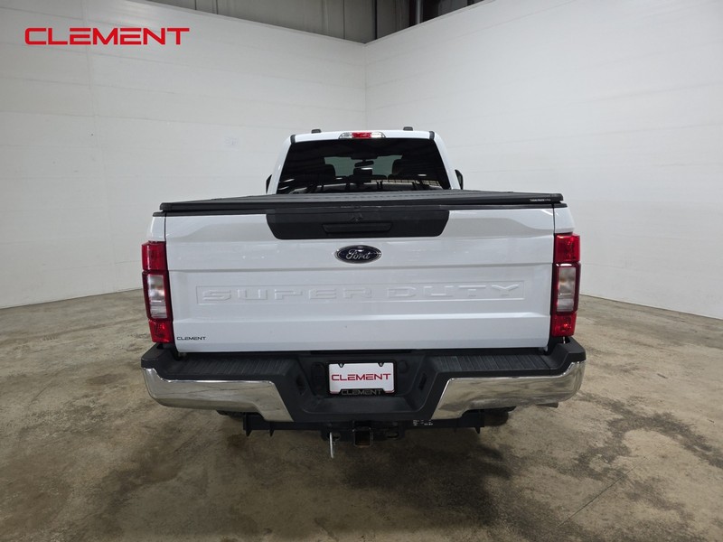Ford Super Duty F-250 SRW Vehicle Full-screen Gallery Image 7