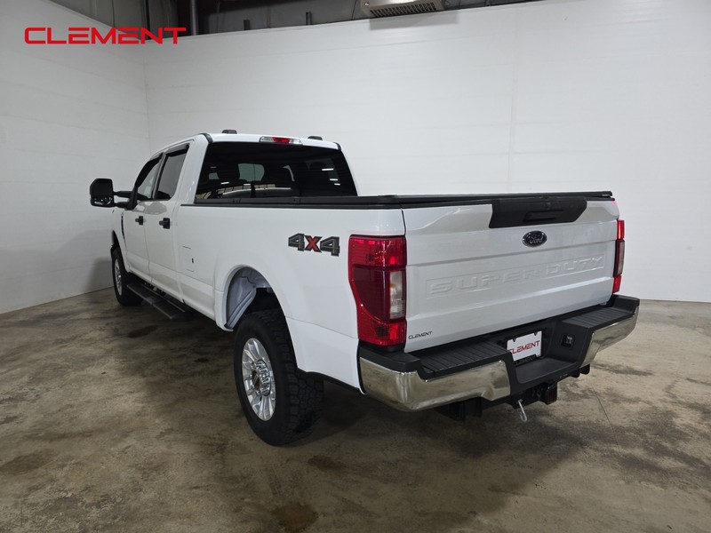 Ford Super Duty F-250 SRW Vehicle Full-screen Gallery Image 8