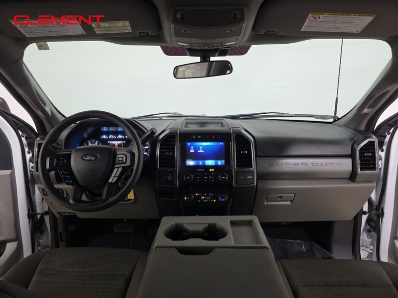 Ford Super Duty F-250 SRW Vehicle Full-screen Gallery Image 10
