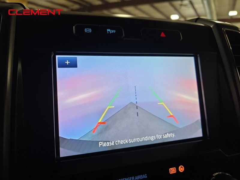 Ford Super Duty F-250 SRW Vehicle Full-screen Gallery Image 18