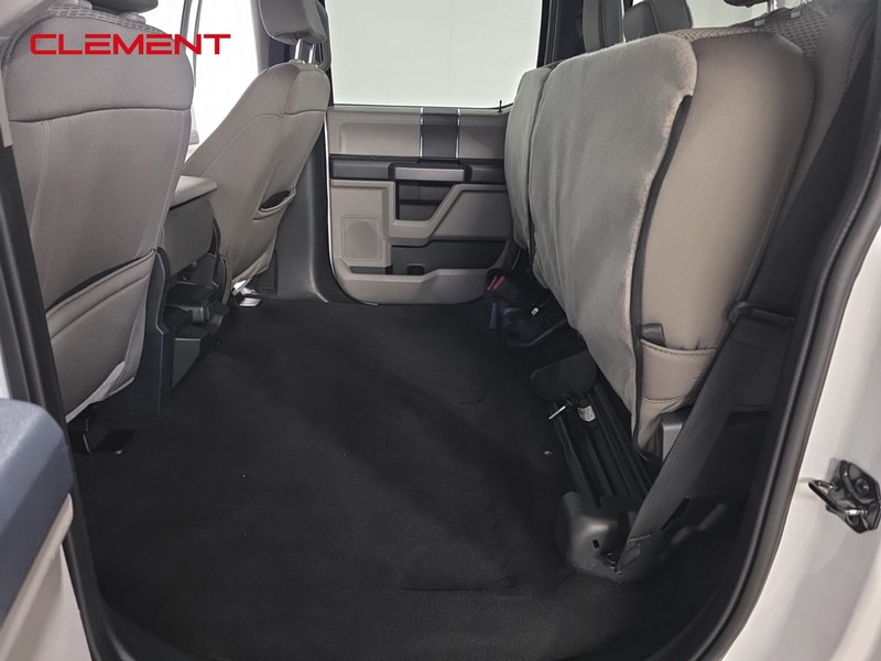 Ford Super Duty F-250 SRW Vehicle Full-screen Gallery Image 26