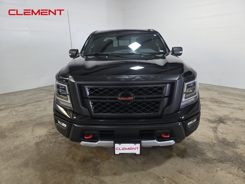 Nissan Titan Vehicle Full-screen Gallery Image 2