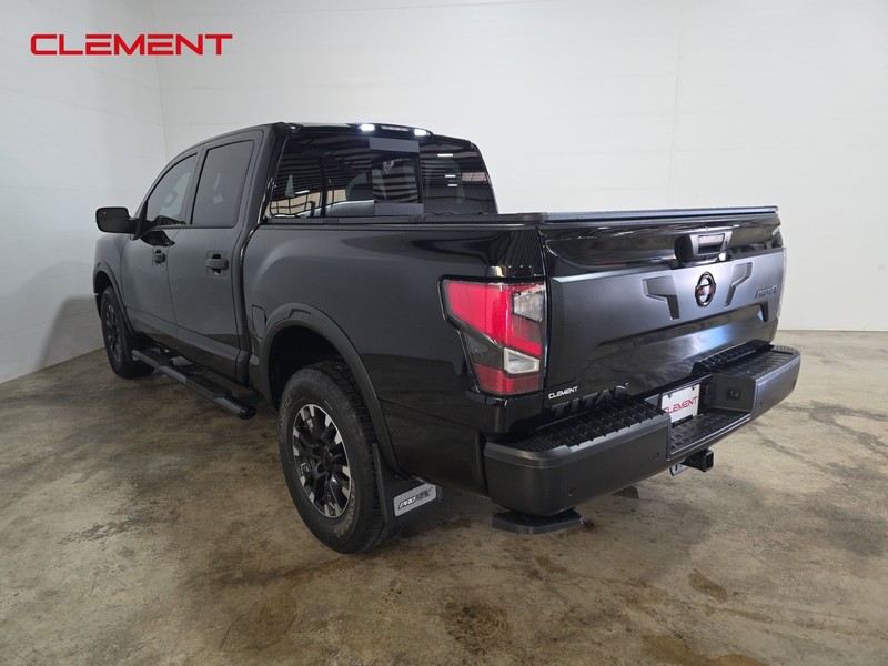 Nissan Titan Vehicle Full-screen Gallery Image 8