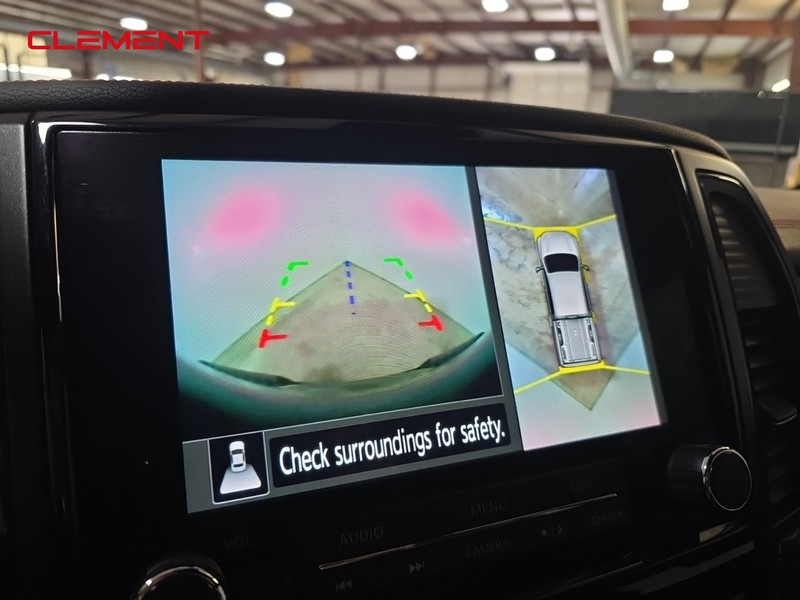 Nissan Titan Vehicle Full-screen Gallery Image 17