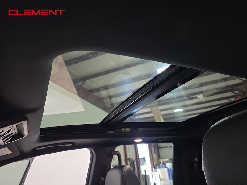 Nissan Titan Vehicle Full-screen Gallery Image 21