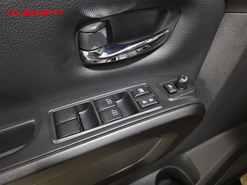 Nissan Titan Vehicle Full-screen Gallery Image 22