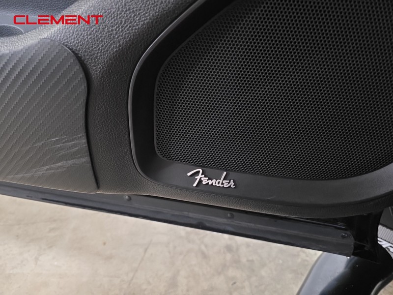 Nissan Titan Vehicle Full-screen Gallery Image 24