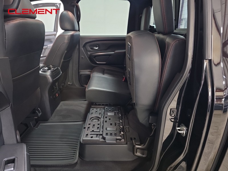 Nissan Titan Vehicle Full-screen Gallery Image 29