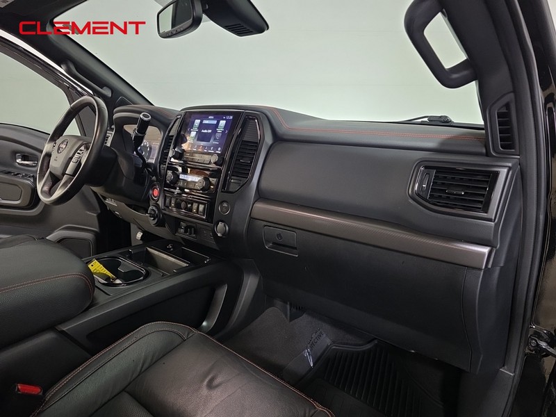 Nissan Titan Vehicle Full-screen Gallery Image 33