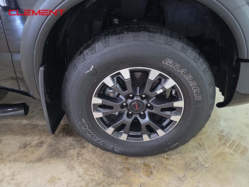 Nissan Titan Vehicle Full-screen Gallery Image 35