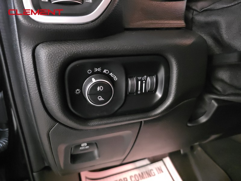 Ram 1500 Vehicle Full-screen Gallery Image 11