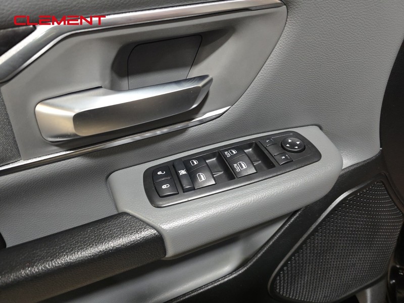 Ram 1500 Vehicle Full-screen Gallery Image 21