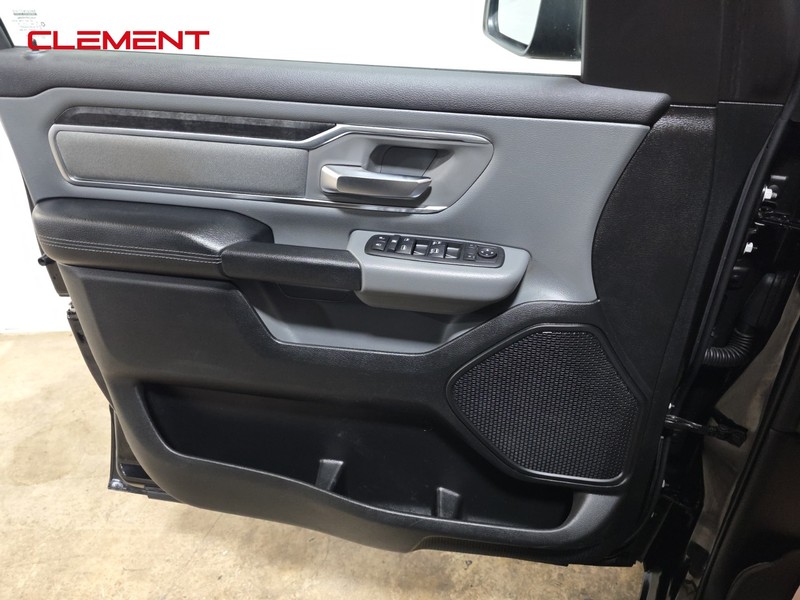 Ram 1500 Vehicle Full-screen Gallery Image 22