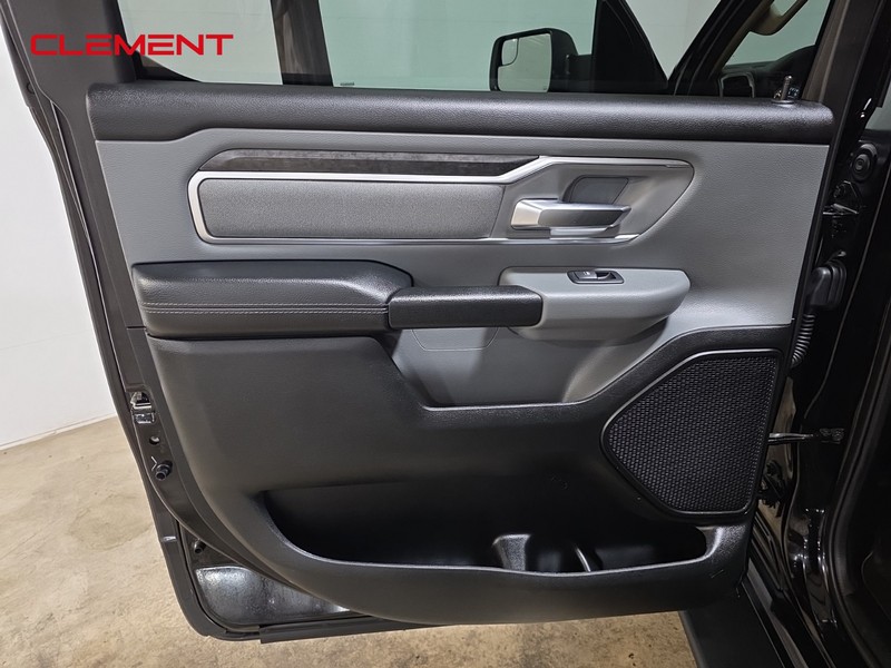 Ram 1500 Vehicle Full-screen Gallery Image 25