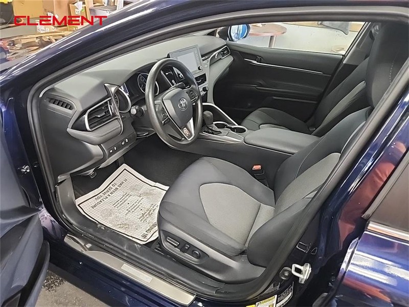 Toyota Camry Vehicle Image 03