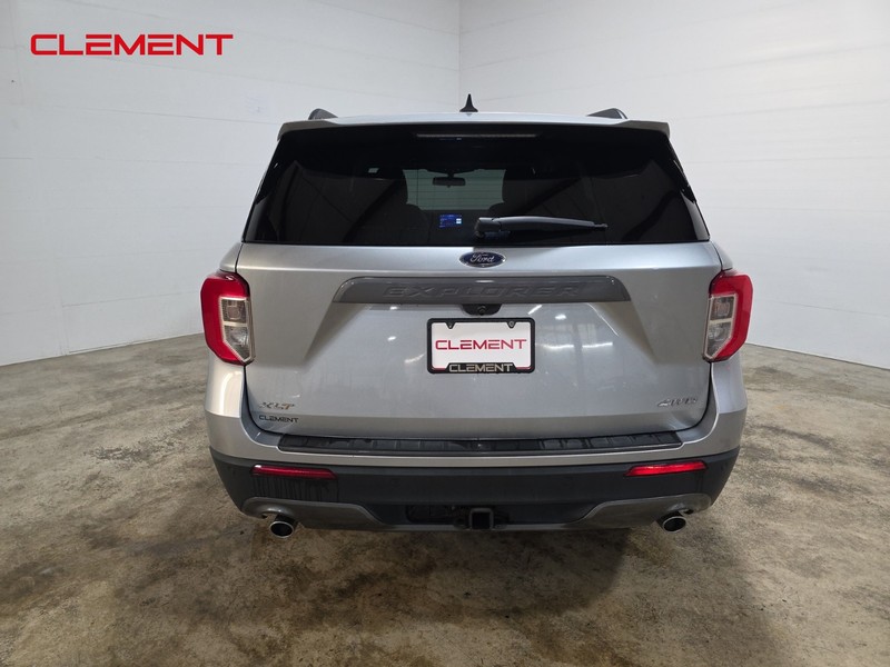 Ford Explorer Vehicle Full-screen Gallery Image 7