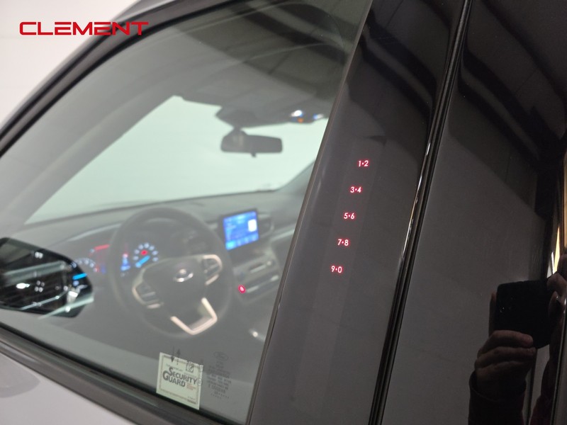 Ford Explorer Vehicle Full-screen Gallery Image 9