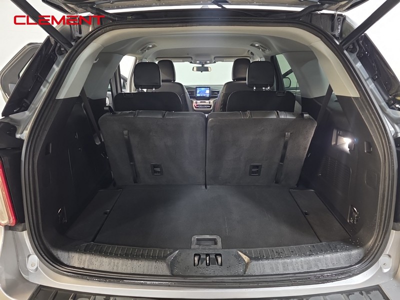 Ford Explorer Vehicle Full-screen Gallery Image 10