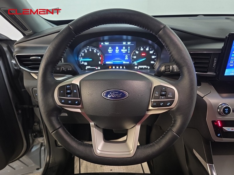 Ford Explorer Vehicle Full-screen Gallery Image 13