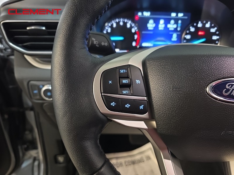 Ford Explorer Vehicle Full-screen Gallery Image 14