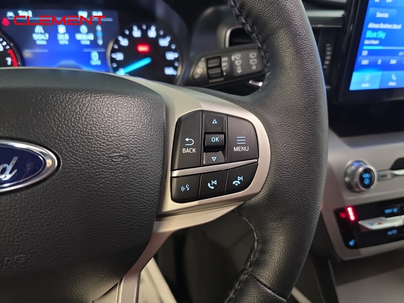 Ford Explorer Vehicle Full-screen Gallery Image 15