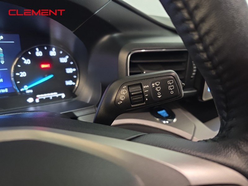 Ford Explorer Vehicle Full-screen Gallery Image 16