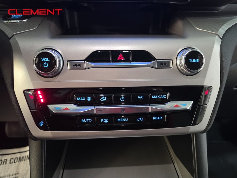 Ford Explorer Vehicle Full-screen Gallery Image 20